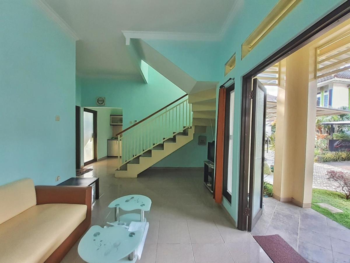 Villa 3 Bedroom Edelweis No. 7 Near Museum Angkut Batu  Exterior foto