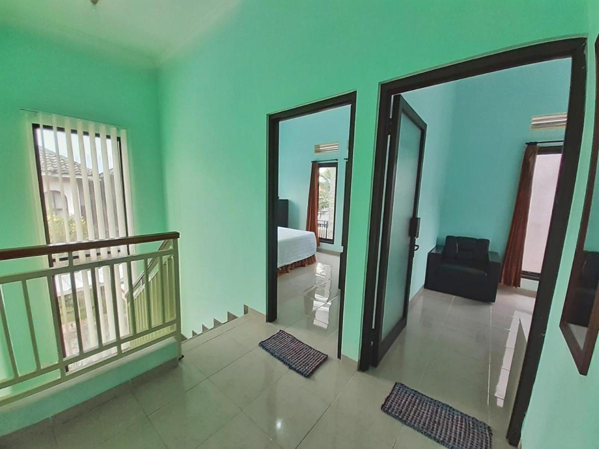 Villa 3 Bedroom Edelweis No. 7 Near Museum Angkut Batu  Exterior foto