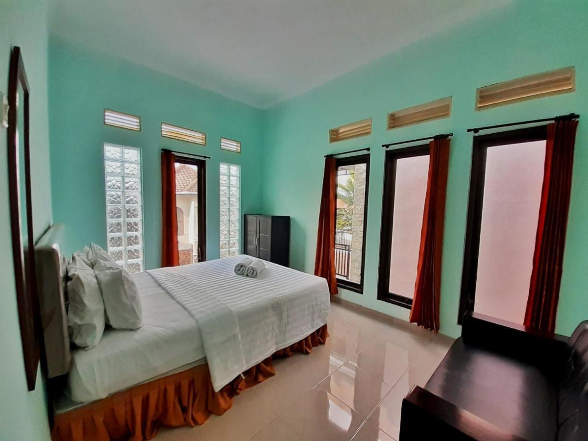 Villa 3 Bedroom Edelweis No. 7 Near Museum Angkut Batu  Exterior foto